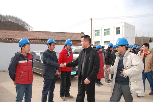 公司领导常兴文、李智赴豫西山区看望慰问公司一线设计、监理人员 公司领导常兴文、李智赴豫西山区看望慰问公司一线设计、监理人员