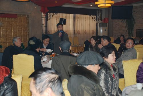 公司召开离退职工座谈会 公司召开离退职工座谈会