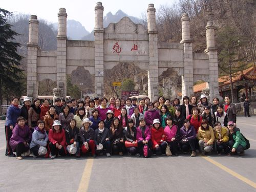 “三八妇女节”公司组织女员工游览尧山 “三八妇女节”公司组织女员工游览尧山