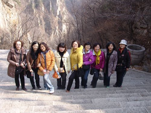 “三八妇女节”公司组织女员工游览尧山 “三八妇女节”公司组织女员工游览尧山