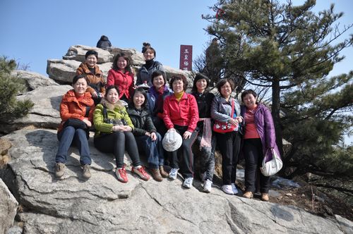 “三八妇女节”公司组织女员工游览尧山 “三八妇女节”公司组织女员工游览尧山