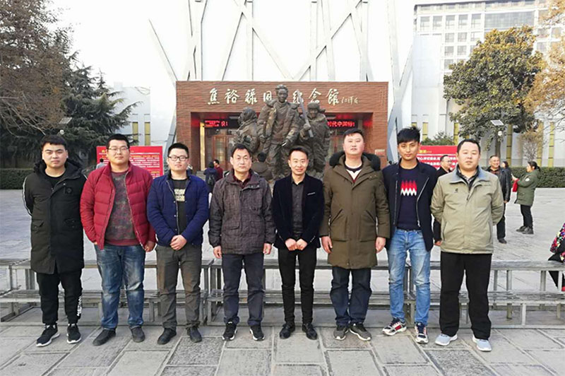发挥文化引领和典型导向作用，增强员工队伍的凝聚力和战斗力