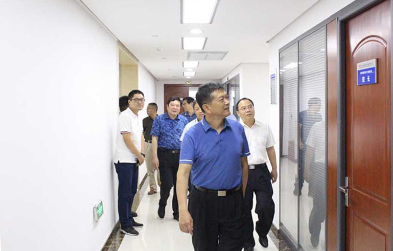 交投集团程日盛董事长一行至公司考察交流