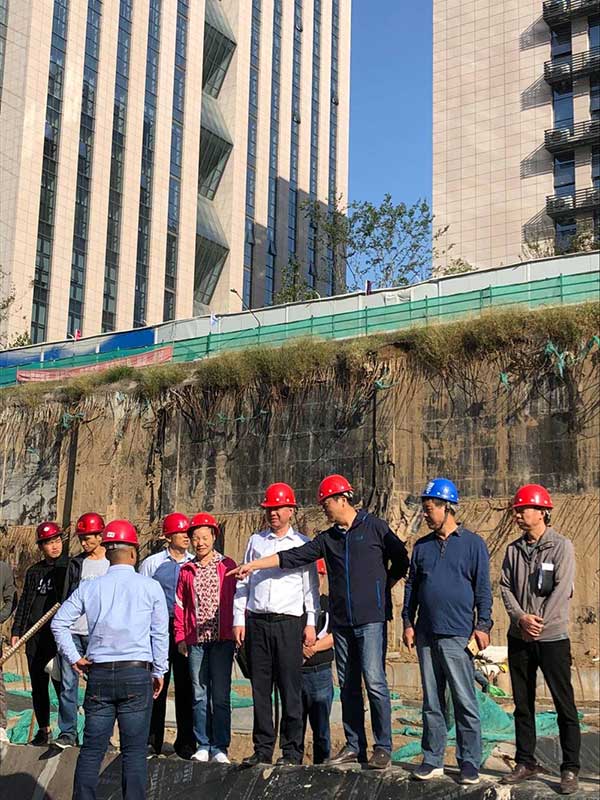 公司党委副书记李智检查公司研究中心三期工程项目